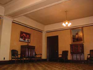Colonial Ante Room